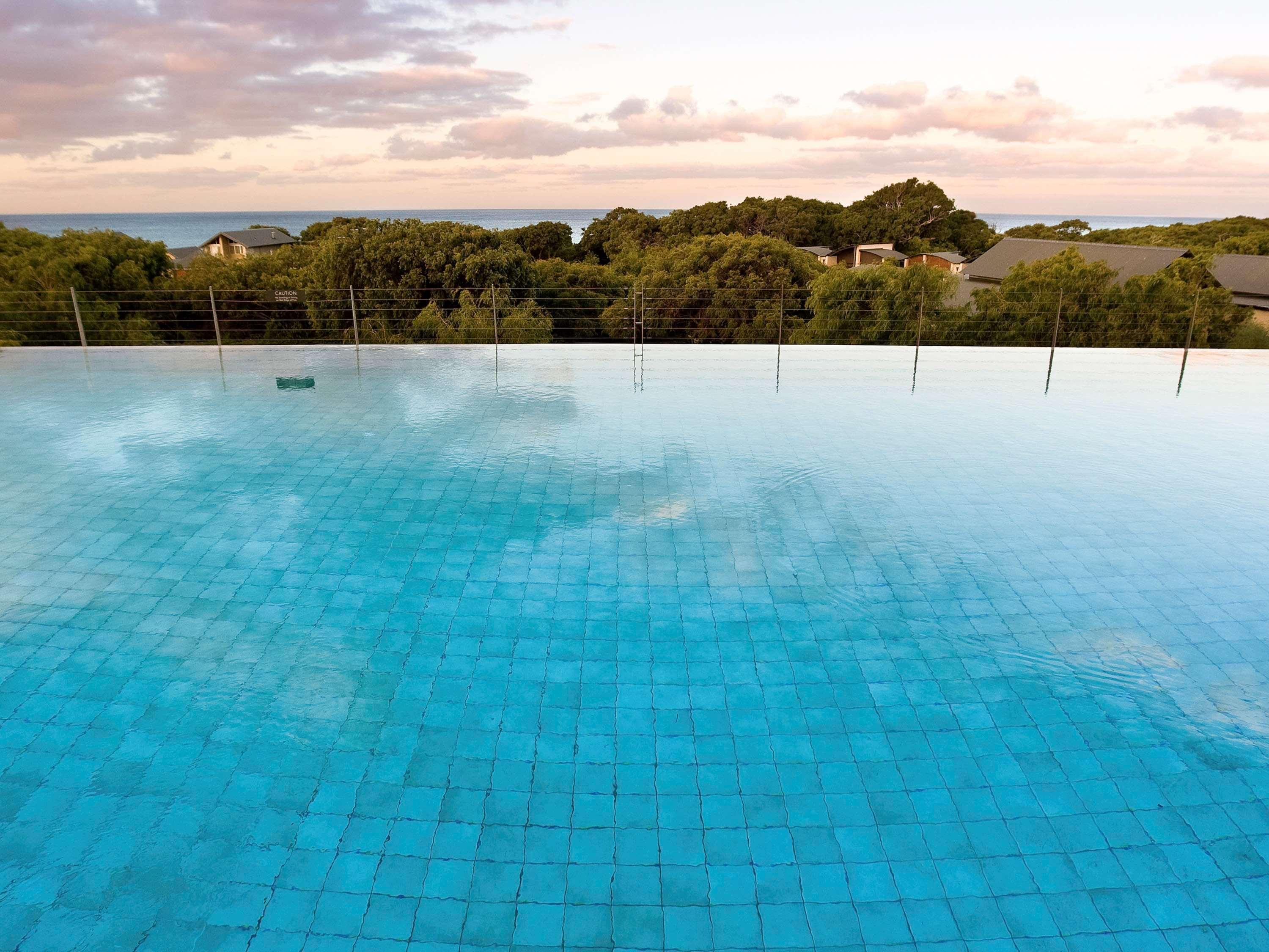 Pullman Bunker Bay Resort Margaret River Dunsborough Esterno foto Infinity pool at the Sheraton Resort, Fiji